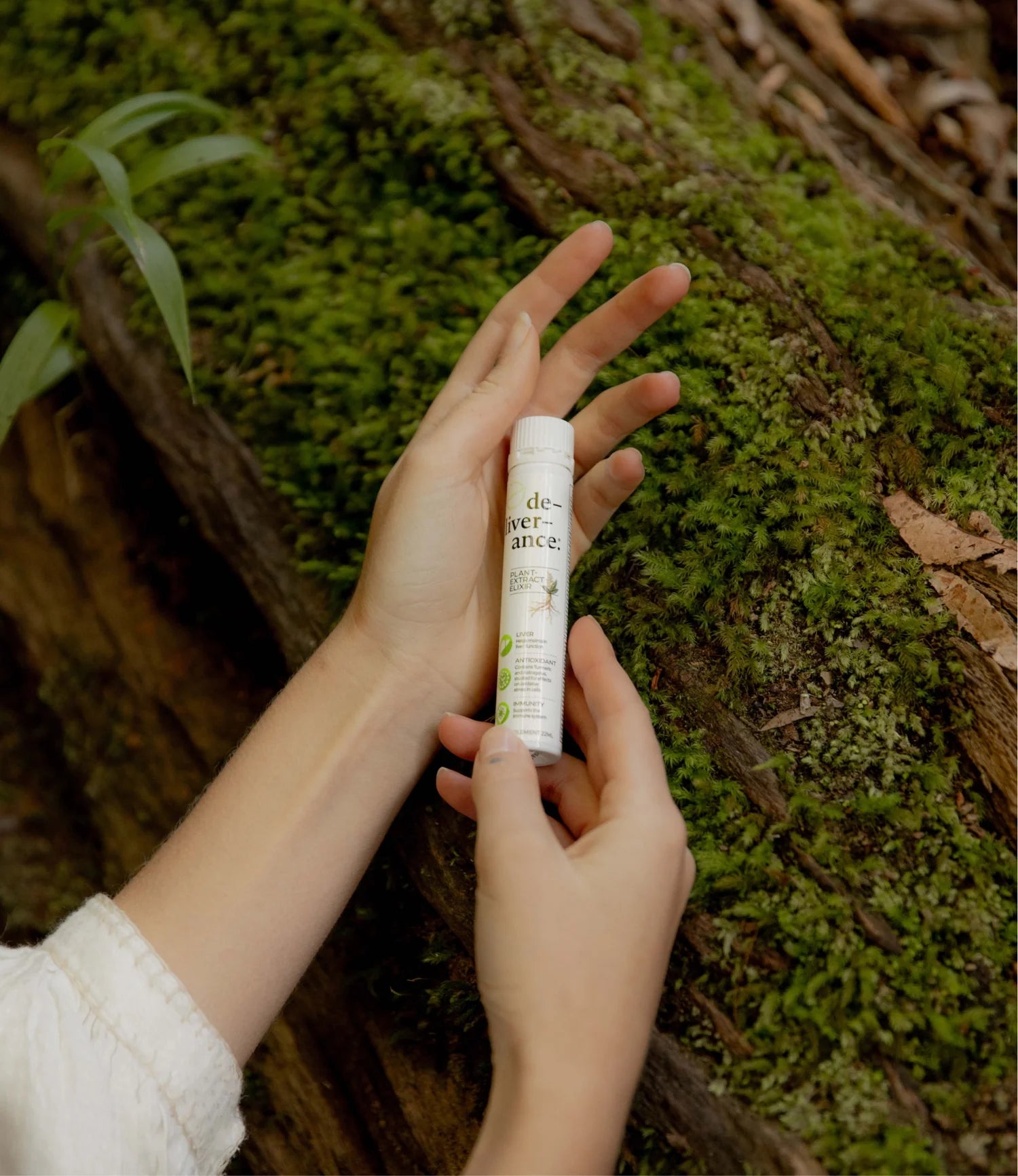 професионална снимка на продукта de-liver-ance, сниман в природата